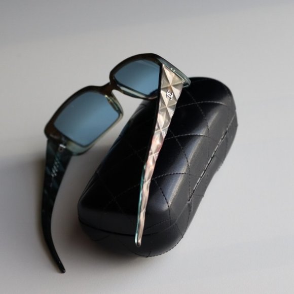 CHANEL 5045 Quilted Sunglasses with CC Logo - Picture 7 of 15